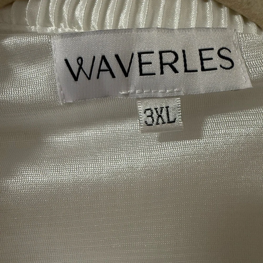 Waverles Pleated Set in Dove - Picture 6 of 9